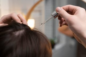 alt="Hair growth serum with biotin, caffeine, and peptides for stronger and faster hair growth"